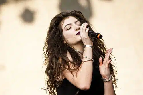 Featured image for “Lorde Cowers at Coachella”